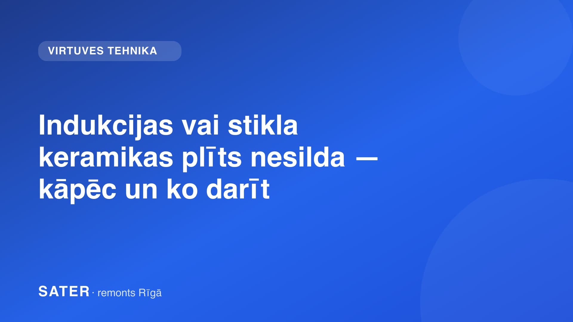 Indukcijas varošā panele virtuvē ar tumšu stikla keramikas virsmu