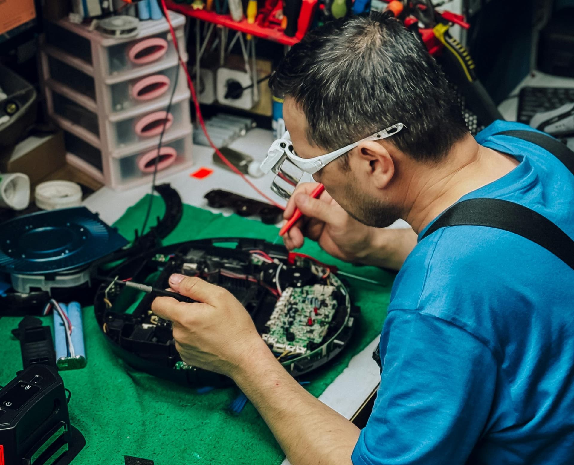 Service centre workstation