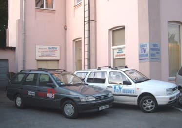 Сервисный центр SATER — здание и сервисные автомобили